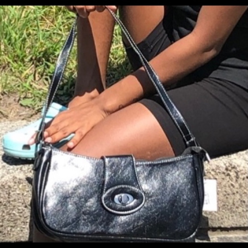 Black Handbag| Vintage Style - Picture 3 of 10